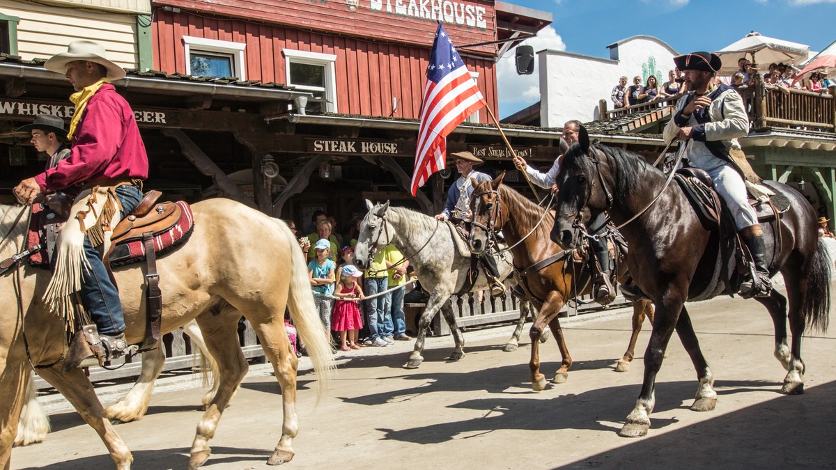O Fotomagazin / Pullman City 2016